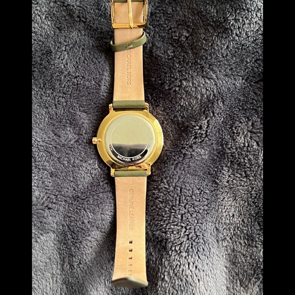 Michael Khors Watch - Picture 5 of 10